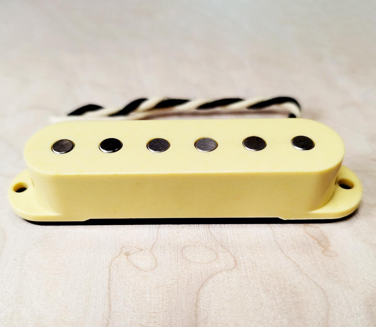 Stratocaster Crema